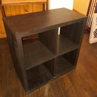 Short 4 cubie shelving unit