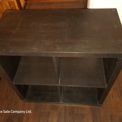 Short 4 cubie shelving unit