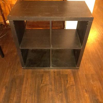 Short 4 cubie shelving unit