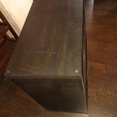 Short 4 cubie shelving unit