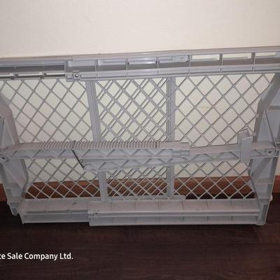 White plastic adjustable child / dog gate
