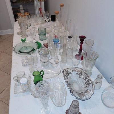 Mixed glass table lot