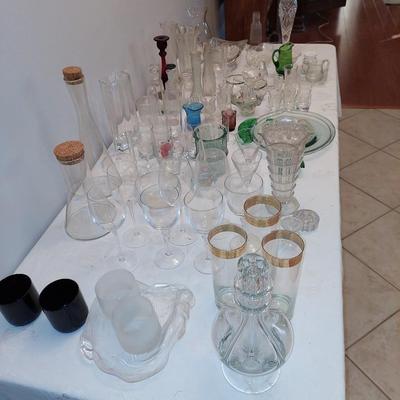 Mixed glass table lot