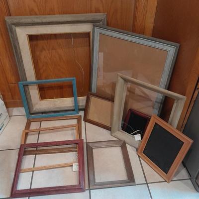 Large assortment of wood picture frames - Artwork frames