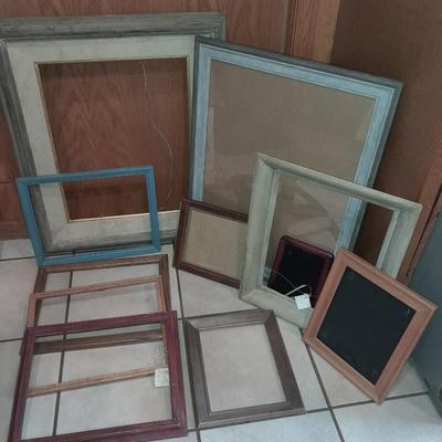 Large assortment of wood picture frames - Artwork frames