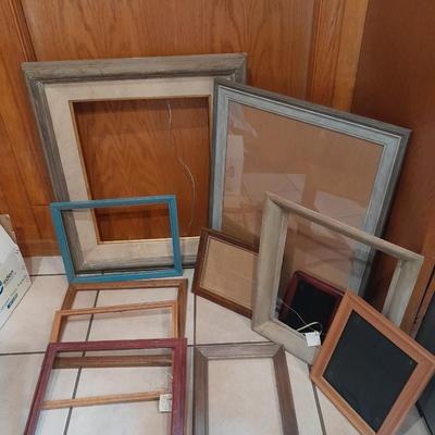 Large assortment of wood picture frames - Artwork frames