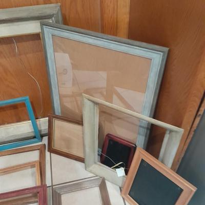 Large assortment of wood picture frames - Artwork frames