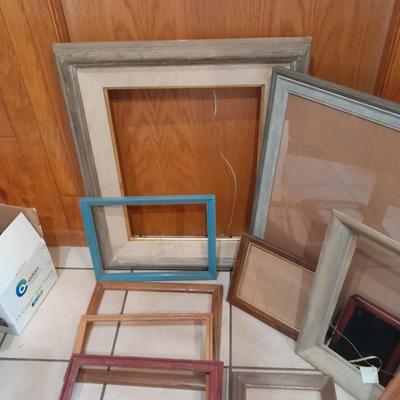 Large assortment of wood picture frames - Artwork frames