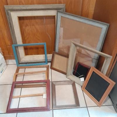 Large assortment of wood picture frames - Artwork frames
