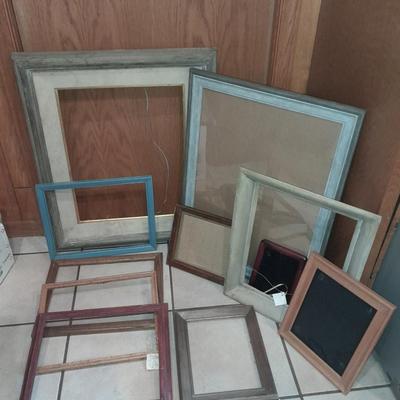 Large assortment of wood picture frames - Artwork frames