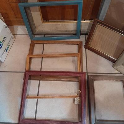 Large assortment of wood picture frames - Artwork frames