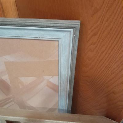 Large assortment of wood picture frames - Artwork frames