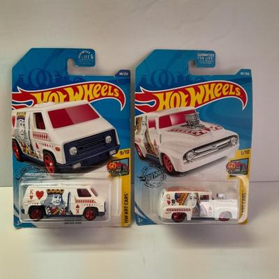 New in package HOT WHEELS HW art cars Card deck King & Queen Super van and '56 Ford F-100