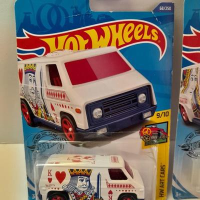 New in package HOT WHEELS HW art cars Card deck King & Queen Super van and '56 Ford F-100