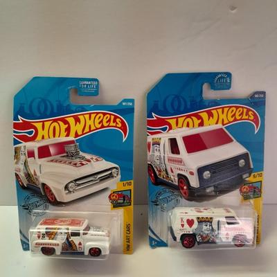 New in package HOT WHEELS HW art cars Card deck King & Queen Super van and '56 Ford F-100