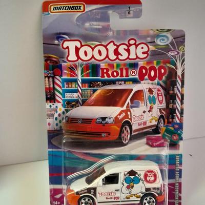 New in package MATCHBOX Tootsie roll & Tootsie roll pop collectible cars