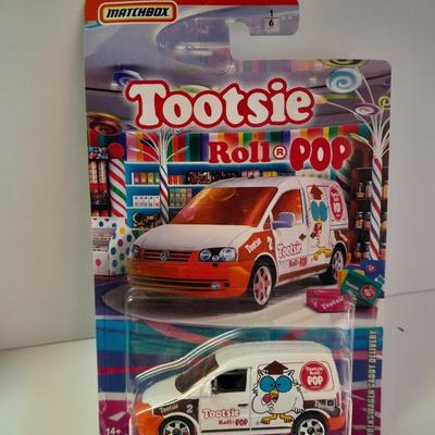 New in package MATCHBOX Tootsie roll & Tootsie roll pop collectible cars