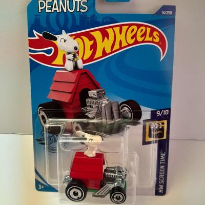 New in package Hot Wheels Peanuts HW Screentime collectible Snoopy car