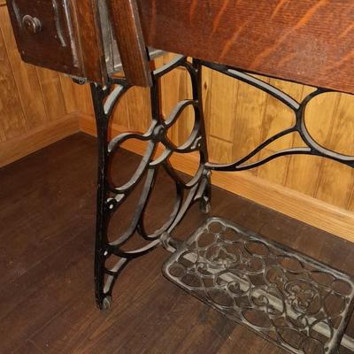 Ornate Antique Franklin Treadle Sewing Machine c. 1917 with Foldaway Cabinet