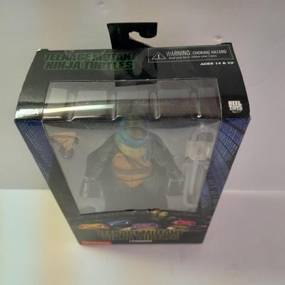 New in the package Teenage Mutant Ninja Turtles LEONARDO Turtle figure