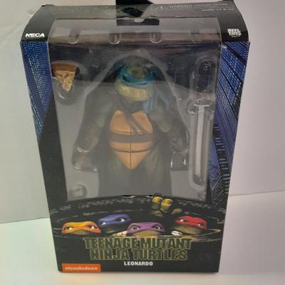 New in the package Teenage Mutant Ninja Turtles LEONARDO Turtle figure