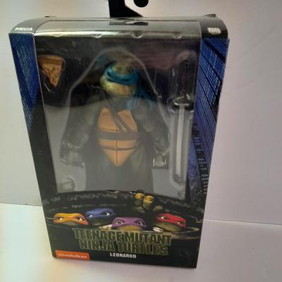 New in the package Teenage Mutant Ninja Turtles LEONARDO Turtle figure