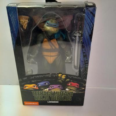 New in the package Teenage Mutant Ninja Turtles LEONARDO Turtle figure