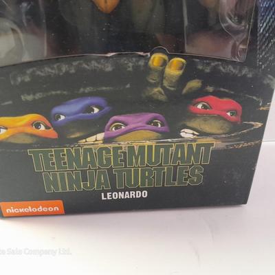 New in the package Teenage Mutant Ninja Turtles LEONARDO Turtle figure