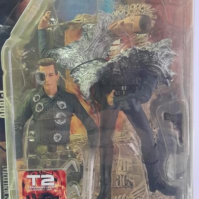 New in the package TERMINATOR 2 T2 Judgment Day T-1000 Movie Manics Figure