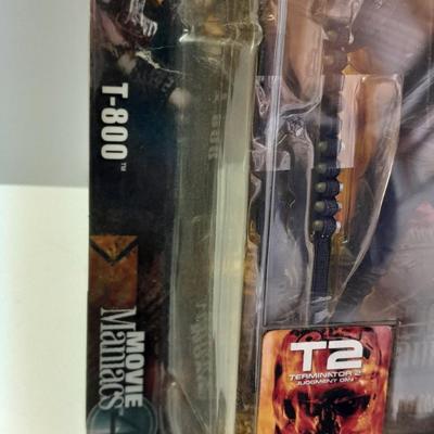 New in the package TERMINATOR 2 T2 Judgment Day T-800 Movie Manics Figure