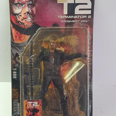 New in the package TERMINATOR 2 T2 Judgment Day T-800 Movie Manics Figure