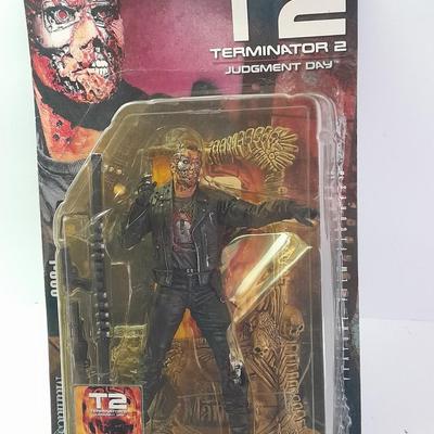 New in the package TERMINATOR 2 T2 Judgment Day T-800 Movie Manics Figure