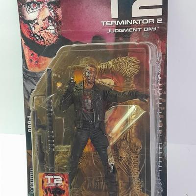 New in the package TERMINATOR 2 T2 Judgment Day T-800 Movie Manics Figure