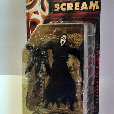 New in the package SCREAM Movie Maniacs GHOST FACE Figure
