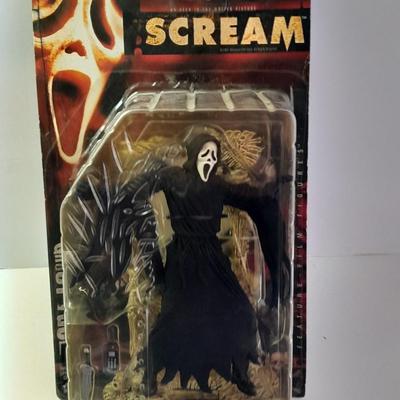 New in the package SCREAM Movie Maniacs GHOST FACE Figure