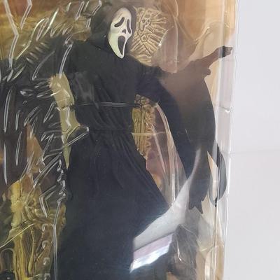 New in the package SCREAM Movie Maniacs GHOST FACE Figure
