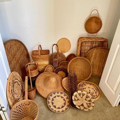 Lot 4 baskets and fans
