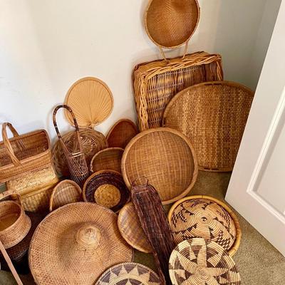 Lot 4 baskets and fans