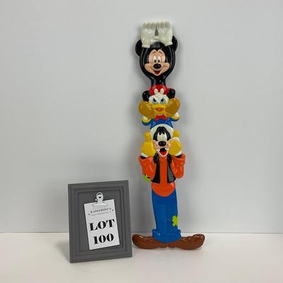 -100- COLLECTIBLE | Vintage Walt Disney World Souvenir Back Scratcher