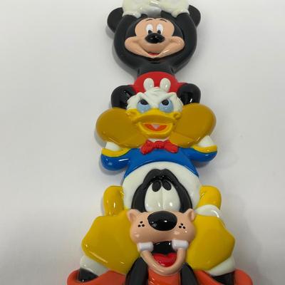 -100- COLLECTIBLE | Vintage Walt Disney World Souvenir Back Scratcher