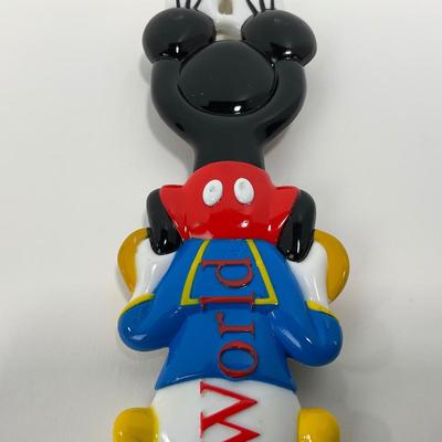 -100- COLLECTIBLE | Vintage Walt Disney World Souvenir Back Scratcher