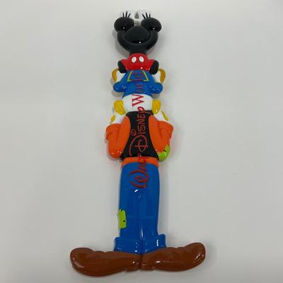 -100- COLLECTIBLE | Vintage Walt Disney World Souvenir Back Scratcher