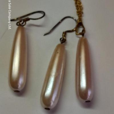 Rhinestone ring BLING! with tear drop like pearl colored necklace and matching earrings