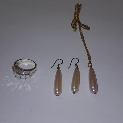 Rhinestone ring BLING! with tear drop like pearl colored necklace and matching earrings