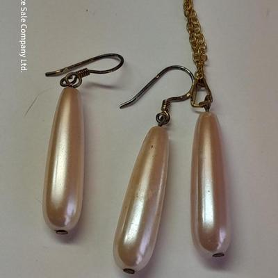 Rhinestone ring BLING! with tear drop like pearl colored necklace and matching earrings