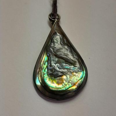 Abalone teardrop marked necklace with a nice bracelet.