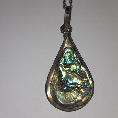 Abalone teardrop marked necklace with a nice bracelet.