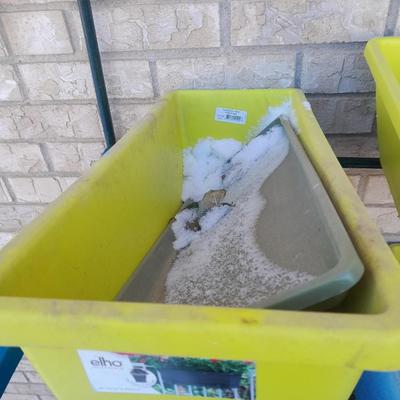 Metal greenhouse frame / Shelf with planters