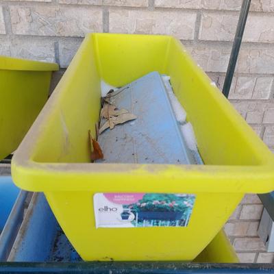 Metal greenhouse frame / Shelf with planters