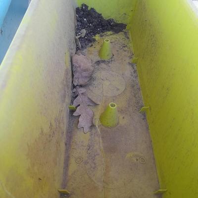 Metal greenhouse frame / Shelf with planters